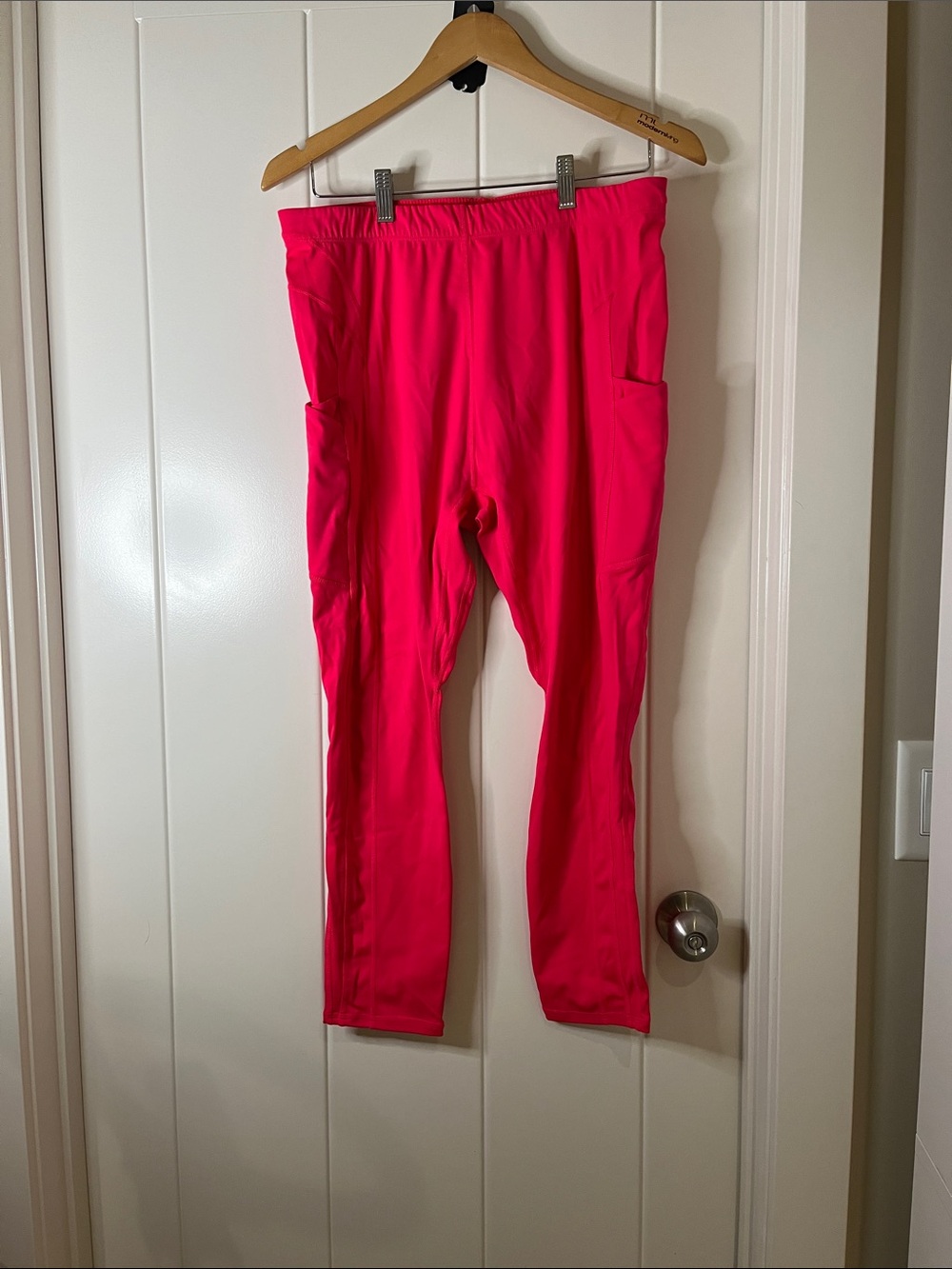 Fabletics Hot Pink Active Leggings with Side Pockets - Picture 1 of 6
